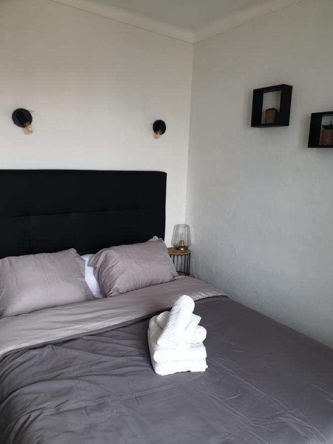 Les Pieds Dans L' Eau Apartment Empuriabrava Exterior photo